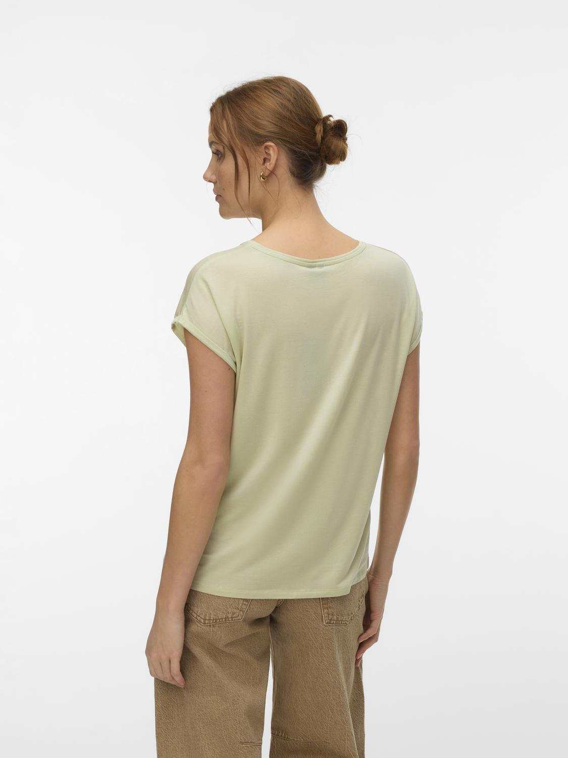 model_shot-back